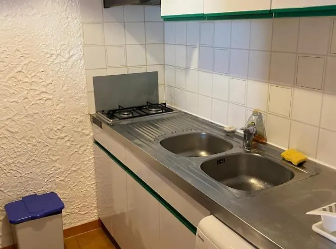 Location 5 Personnes Sant Ambroggio Cocody Village